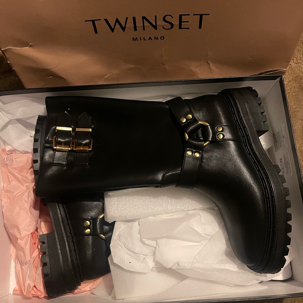 Brand new twinset Milano boots